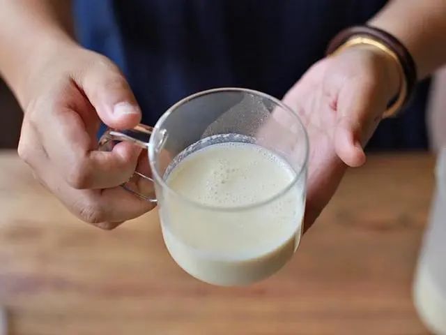 常喝“豆浆”好处多？但医生强调：这5类人却不适合喝，早看早知