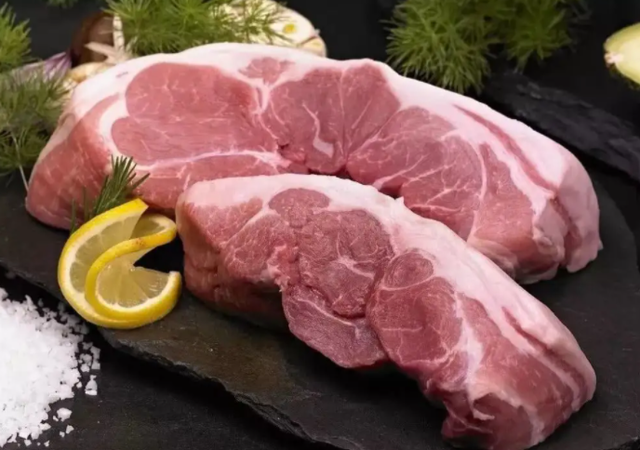 “注胶肉”已泛滥？温馨提示：大都存在4种肉中，转告家人少购买