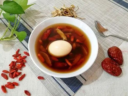 提醒：子宫“不欢迎”的5种水果，女性要少吃，常吃这几物能暖宫