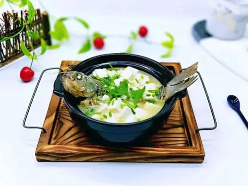 提醒：子宫“不欢迎”的5种水果，女性要少吃，常吃这几物能暖宫