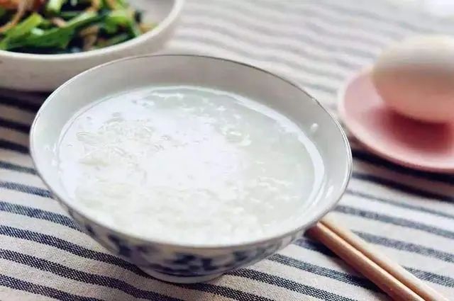 早餐为什么不能吃大米粥？医生：不仅是米粥，这3物也最好少吃