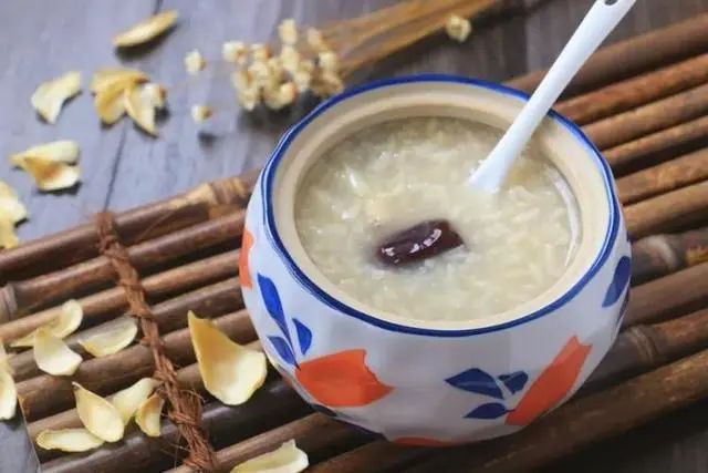 早餐为什么不能吃大米粥？医生：不仅是米粥，这3物也最好少吃