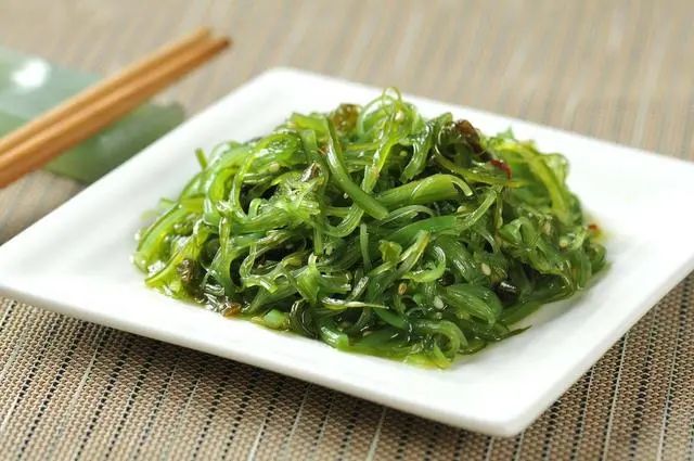 还在喝牛奶补钙？这5种蔬菜的钙含量比牛奶高，建议每天适当多吃