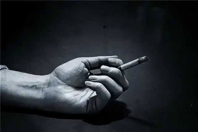 香烟里的尼古丁并不致癌，吸烟有害健康是错的？现在告诉您真相