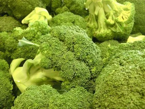 胃或“讨厌”这8种食物，医生：能少吃就少吃，胃或会感谢你