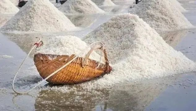 买食用盐，选海盐还是精制盐？区别挺大的，弄懂再买，吃得更放心