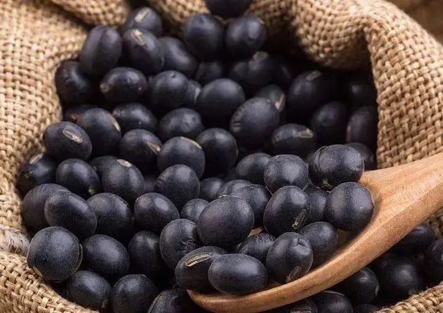 常吃玉米，能降低血糖吗？建议：血糖高的人，这五种食物可以常吃