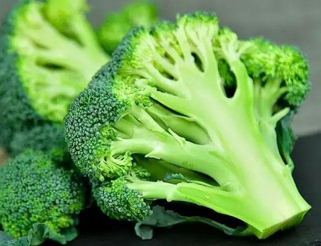 春天，建议多给孩子吃6种菜，“叶黄素”含量高，孩子吃对眼睛好