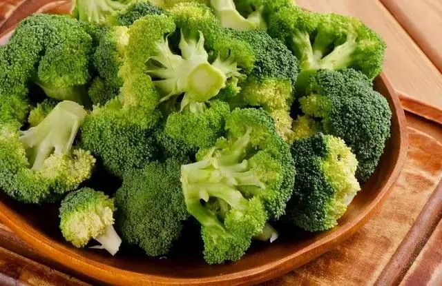 “癌细胞”或害怕8种碱性食物，医生：没事多吃点，降低癌症侵扰
