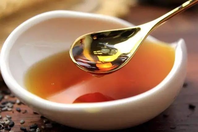 什么油最不健康？是猪油吗？专家建议：这3种油尽量少吃或不吃