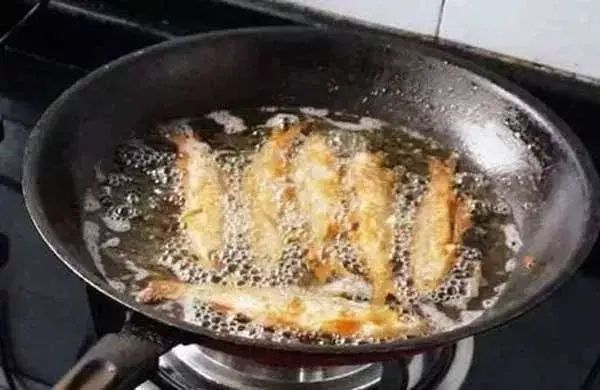 什么油最不健康？是猪油吗？专家建议：这3种油尽量少吃或不吃