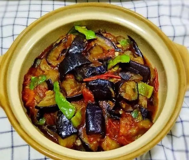 买西红柿，记住“6片叶3不买”，个个沙瓤多汁，酸甜可口，真实用