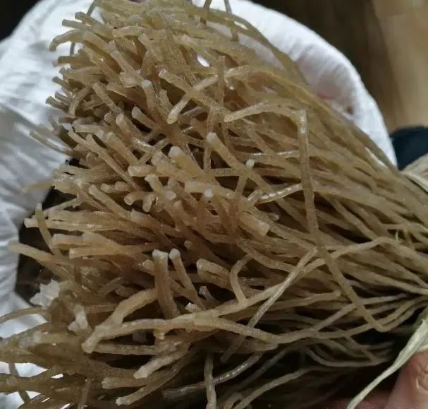 假粉条被315曝光了，如何辨别真假红薯粉？牢记“5别买”，不上当