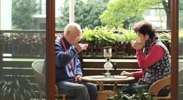 建议中老年人：春天喝茶要讲究，牢记2喝2不喝，顺应季节身体好