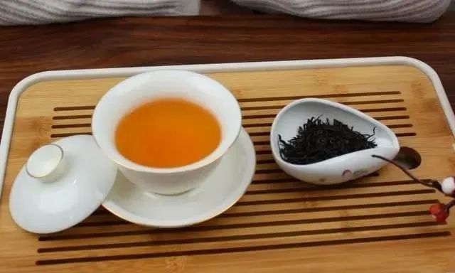 建议中老年人：春天喝茶要讲究，牢记2喝2不喝，顺应季节身体好