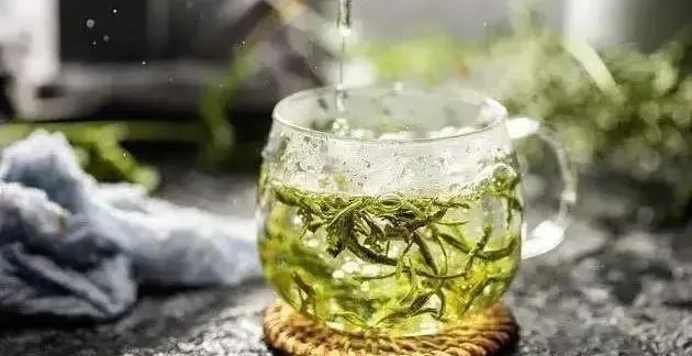 建议中老年人：春天喝茶要讲究，牢记2喝2不喝，顺应季节身体好