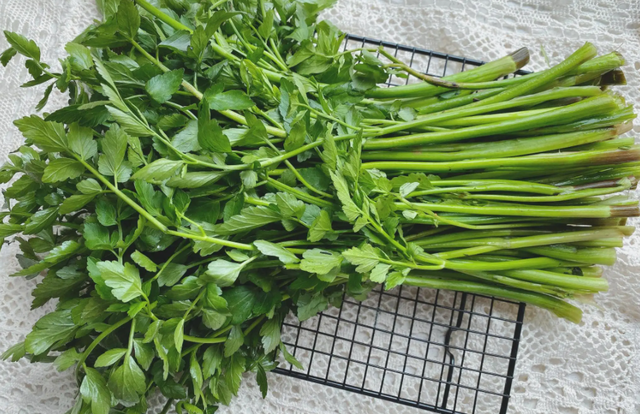 米饭二次加热会“致癌”？医生忠告：这5类食物，最好别二次加热