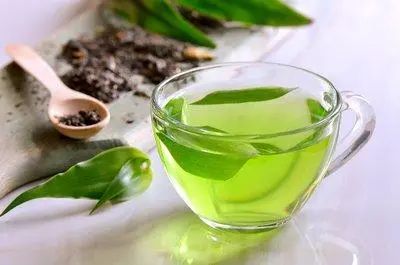 血压高的人不能喝绿茶？医生：不想血压飙升，3件事可常做