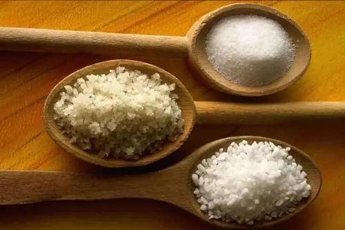 味精，是癌症的“催化剂”吗？医生：这3种调味品，能不吃就不吃
