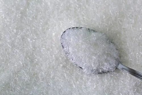 味精，是癌症的“催化剂”吗？医生：这3种调味品，能不吃就不吃