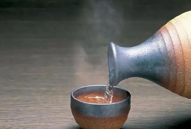 建议大家，如果不差钱，这3种白酒尽量不喝，大多都是勾兑酒