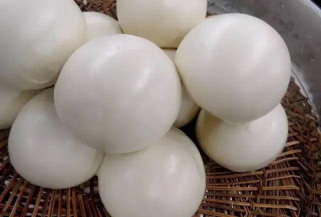 北方人酷爱吃馒头，医生提醒：为了健康负责，最好不吃这4种馒头
