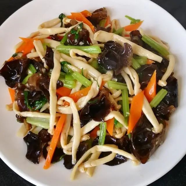 建议中老年人：别太节俭，这5种“高蛋白菜”要多吃，越吃越年轻