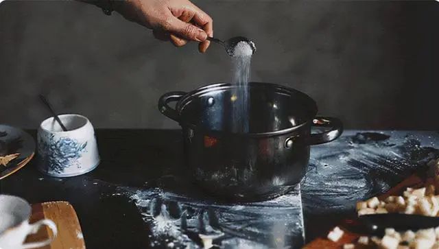 鸡精与味精对人体有害吗？一种要少吃，另一种是天然调味品