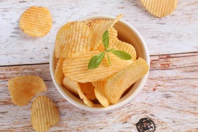 方便面都含防腐剂，吃多会致癌？真正的垃圾食品是这6种
