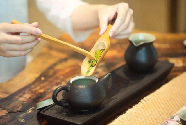 长期喝白开水和长期喝茶的人相比，谁的身体更健康？医生说出真相