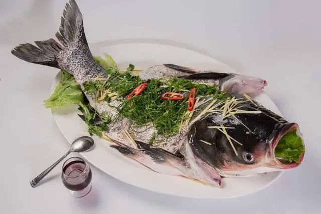 鱼肉可能是癌症的“发物”？医生建议：这6种食物，能不吃就不吃