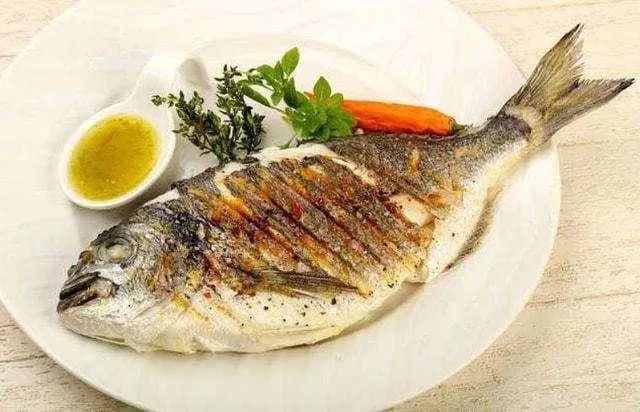 鱼肉可能是癌症的“发物”？医生建议：这6种食物，能不吃就不吃