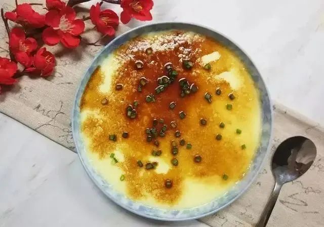 买酱油，秘密都在配料表里，若看到有这两个字母，大都是勾兑酱油