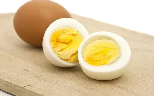 “激素鸡蛋”吃多了伤身？医生：远离激素，5物要少碰