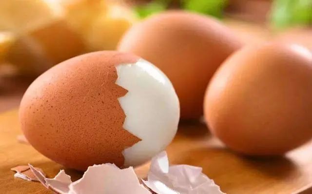 “激素鸡蛋”吃多了伤身？医生：远离激素，5物要少碰