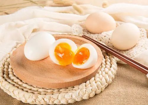 “激素鸡蛋”吃多了伤身？医生：远离激素，5物要少碰