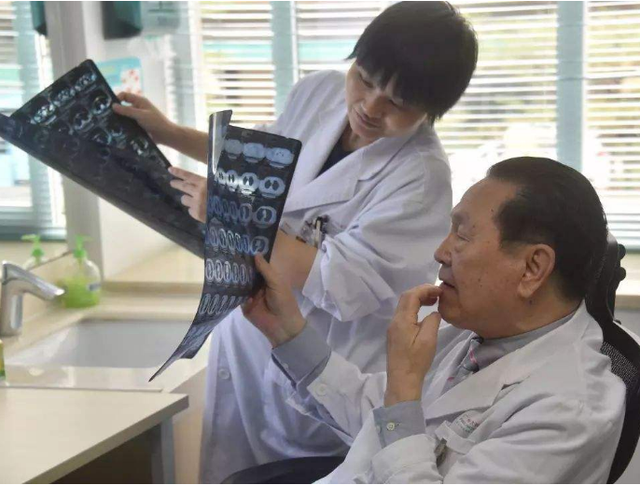 “抗癌明星”肿瘤院长，带癌生存15年，分享3个心得和16字秘诀