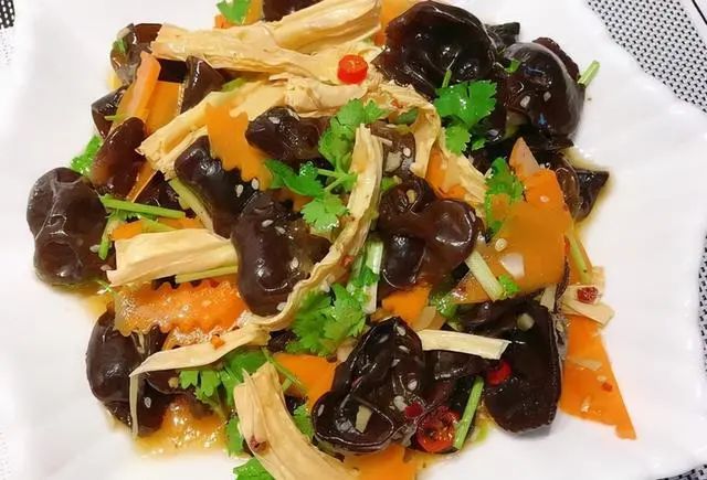 黑木耳好吃却不能瞎吃：春天吃黑木耳有一禁忌，来了解