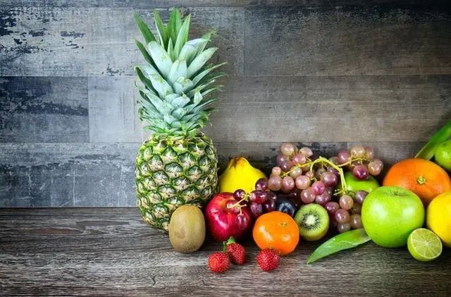 年龄大了要适当忌口？提醒：50岁后，4种食物，建议能不吃就不吃
