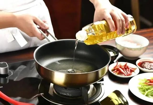 为何癌症患者越来越多？炒菜、洗碗时的几个错误，希望你早改