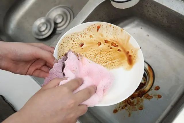 为何癌症患者越来越多？炒菜、洗碗时的几个错误，希望你早改