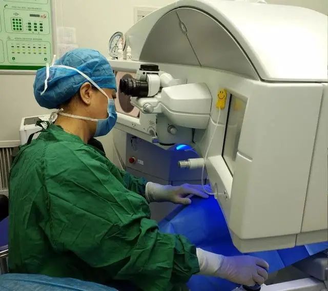 为啥医生不做近视眼手术？难道真的有副作用吗？眼科医生道出实情