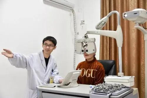 为啥医生不做近视眼手术？难道真的有副作用吗？眼科医生道出实情