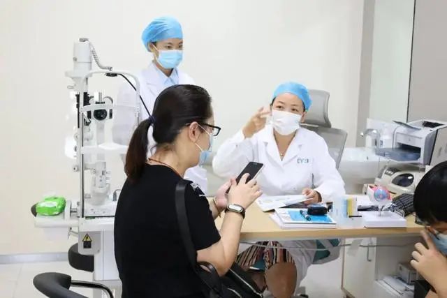 为啥医生不做近视眼手术？难道真的有副作用吗？眼科医生道出实情
