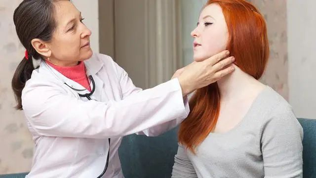 43岁女子查出甲状腺癌，医生提醒：“1蛋3菜少碰”，或保护甲功