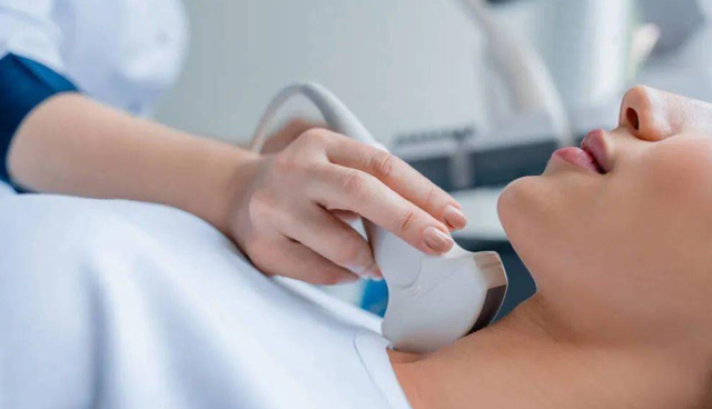 43岁女子查出甲状腺癌，医生提醒：“1蛋3菜少碰”，或保护甲功