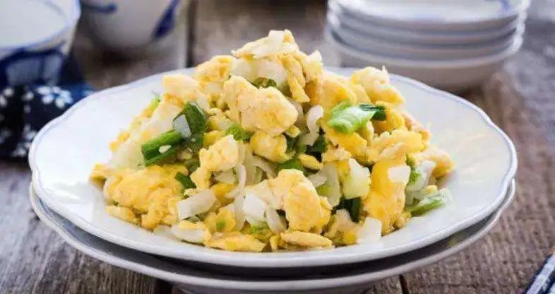 建议中老年人，别太节省，多吃这4种“高钙食材”，身体强气色好