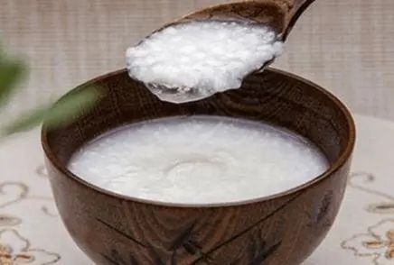 早餐为什么不能吃大米粥？医生：不仅是大米粥，这3物也最好少吃