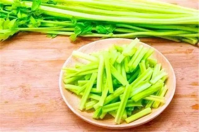 这4种蔬菜中“富含嘌呤”？医生提醒：平时尽量少吃