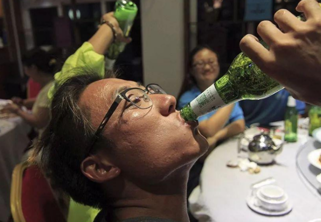 患高血压的人一点酒也不能碰吗？很多人都想错了，听听医生的回答